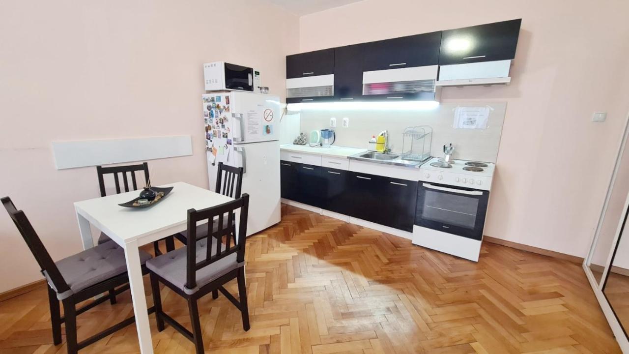 Lovely City Center 1Bd, 1Bt Apartment Sofia Buitenkant foto